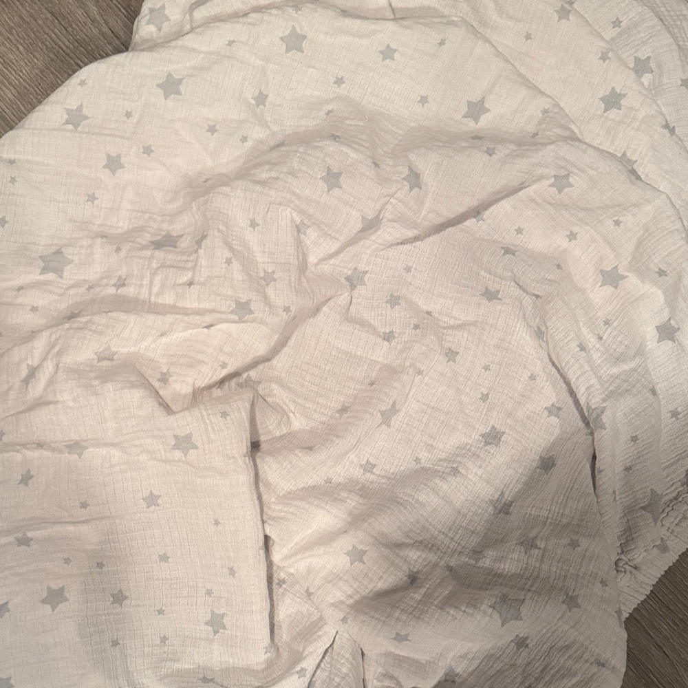 Newton Cream and Gray Star Pattern Throw Blanket